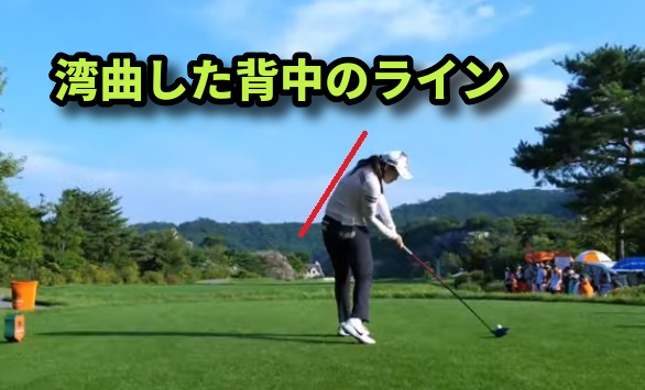 ゴルフは背中で打つと上手くなる 細かい背中の動きや感覚を理解 福岡市内 インドアゴルフレッスンスクール 天神 博多の ハイクオリティgolf Academy